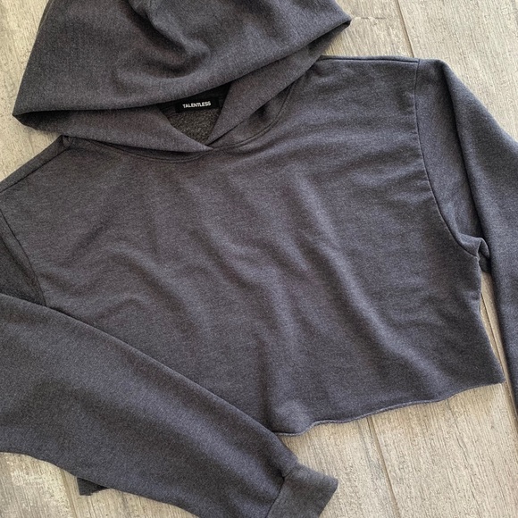 TALENTLESS Tops - 🔥🔥TALENTLESS - CROPPED HOODIE🔥🔥